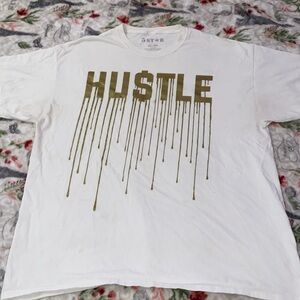5 Star XL White T-Shirt with ‘HUSTLE’ in gold letters